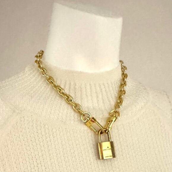 Louis Vuitton LV 319 Lock With Key Chain Necklace - Picture 7 of 8
